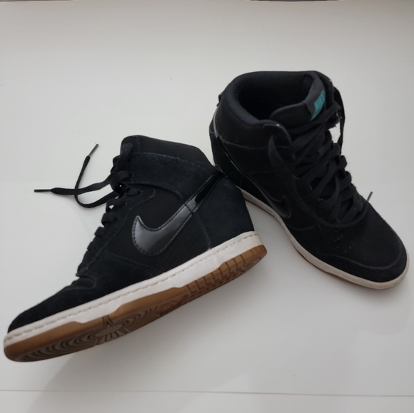 Pre-owned Nike Women's Dunk Sky Hi Embossed Sneaker, Black, 6.5 - Picture 3 of 17